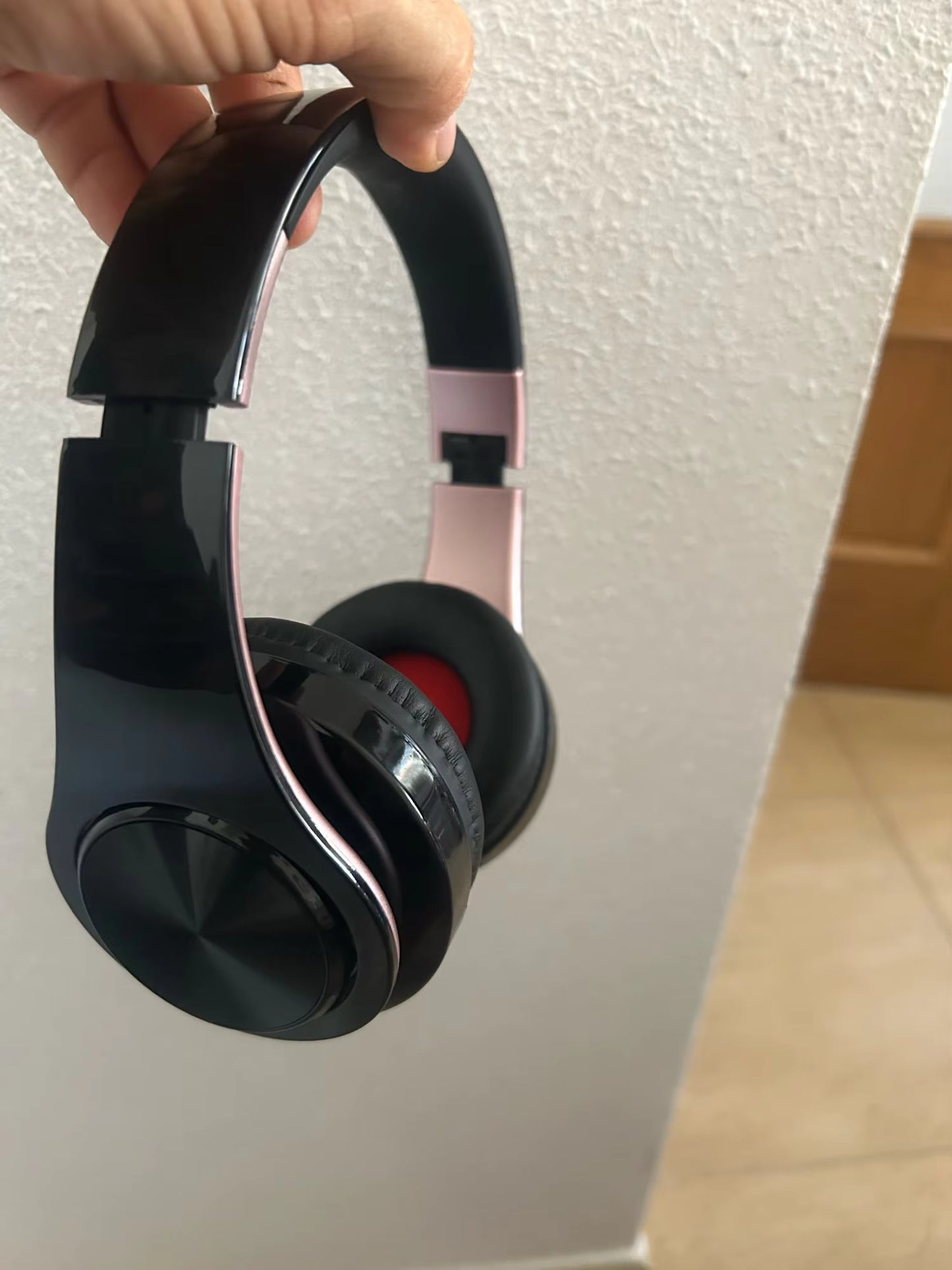 Gold Wireless Bluetooth Headphones with Built-in Mic – Universal for Android & iOS | MyPhoneAura